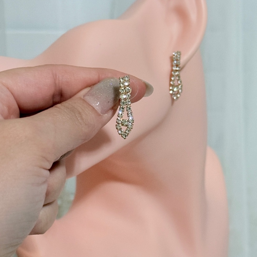 ⚜️ Elegant Gold and Silver Drop Earrings - Picture 3 of 6
